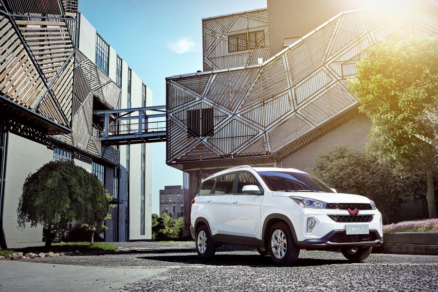  WuLing Hongguang S3 2017 года  (фото 9 из 9)